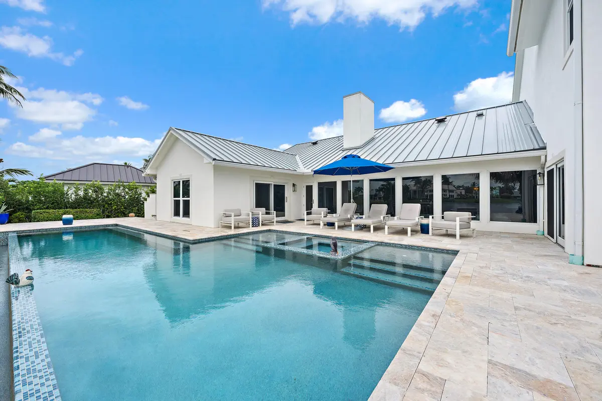 Pool and spa at 169 Apollo Circle, Jupiter