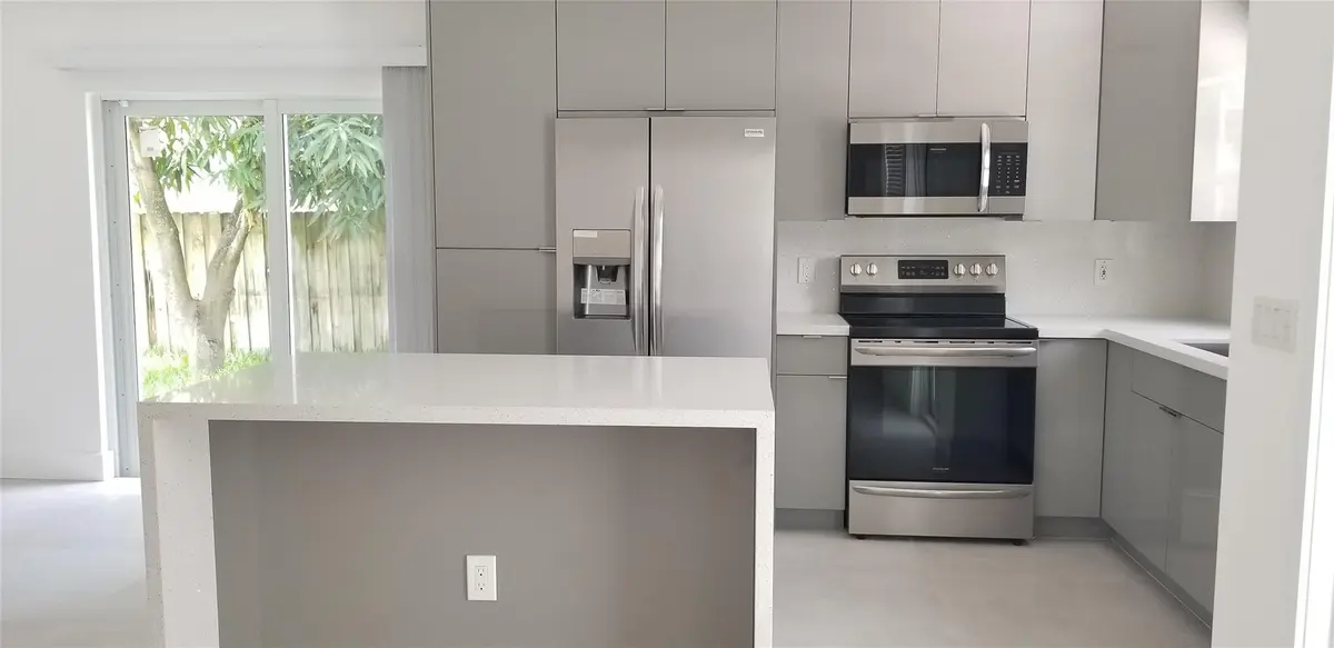 Photo 4 at 915 SE 2ND Avenue, Delray Beach
