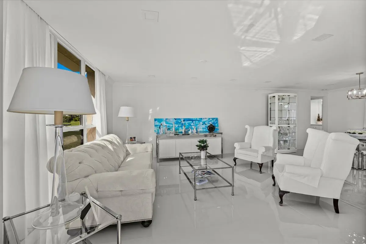 Living Area at 5390 WOODLAND LAKES Drive 105, Palm Beach Gardens