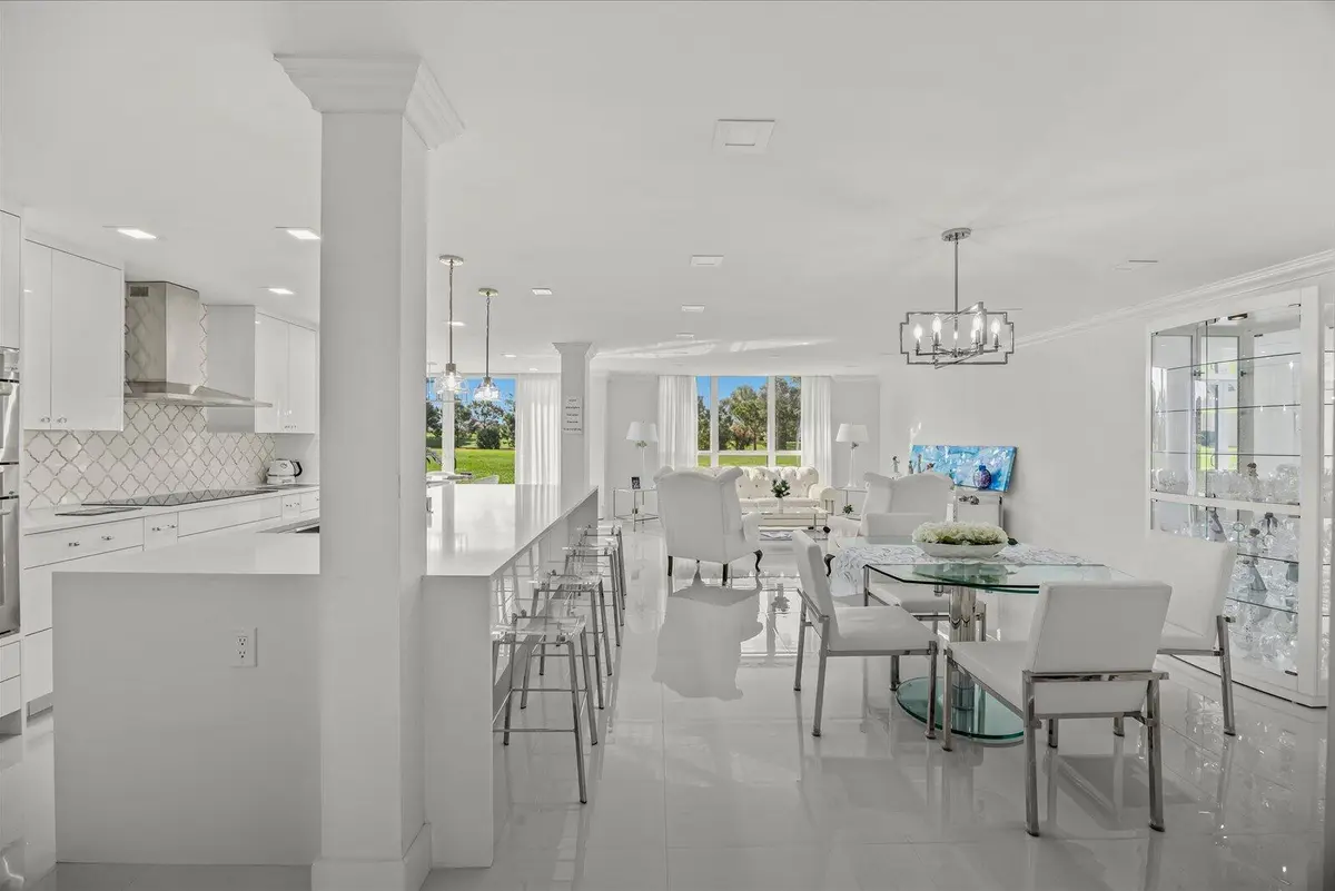 Great Room at 5390 WOODLAND LAKES Drive 105, Palm Beach Gardens
