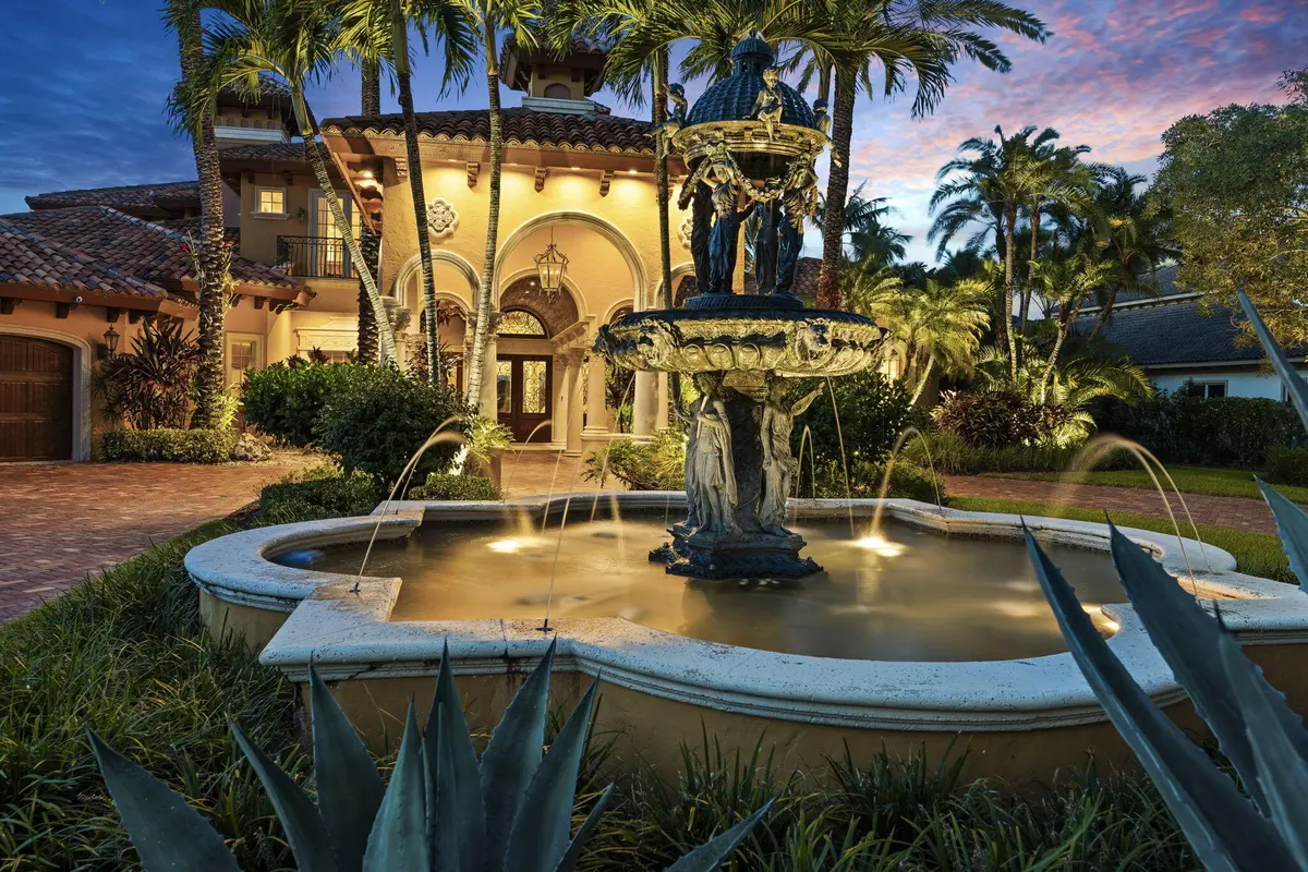 night fountain at 4089 SE OLD SAINT LUCIE Boulevard, Stuart