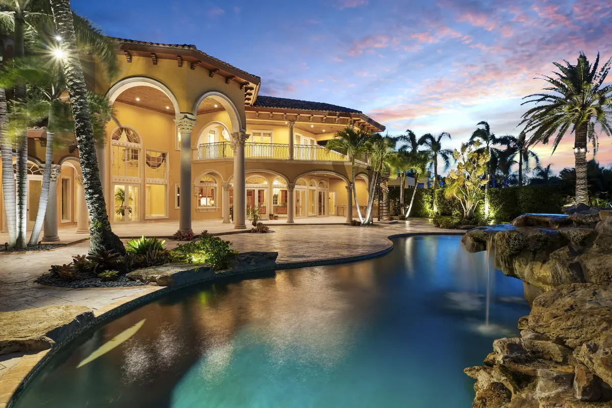 back it up at 4089 SE OLD SAINT LUCIE Boulevard, Stuart