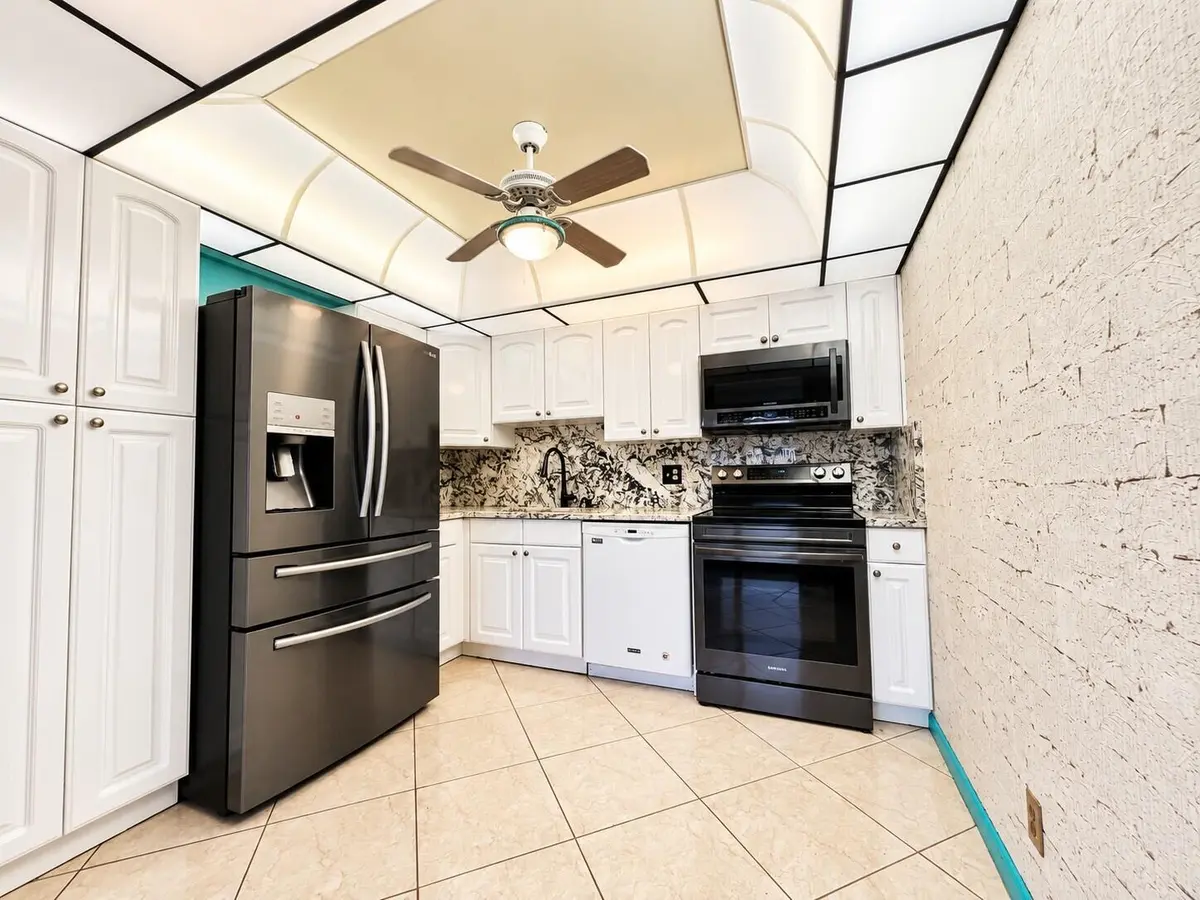 Pretty Updated Kitchen at 110 WELLINGTON B, West Palm Beach