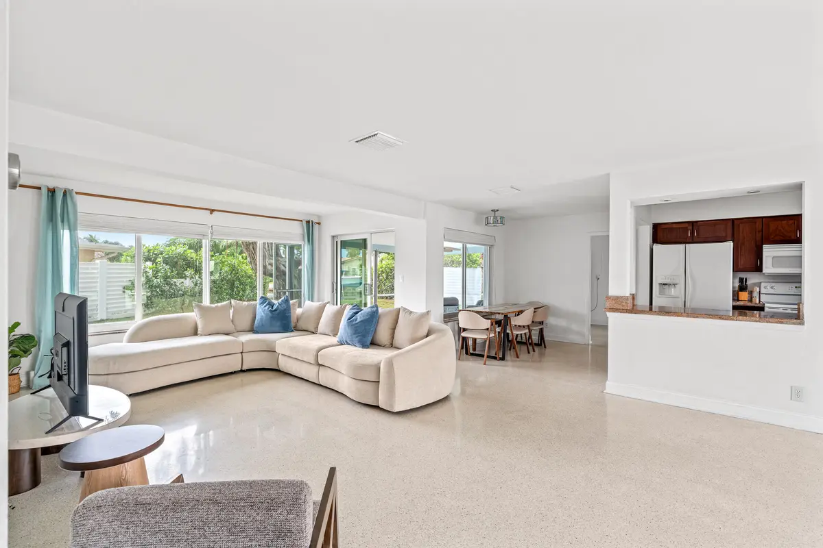 DSC03454 at 690 SE 5th Court, Pompano Beach