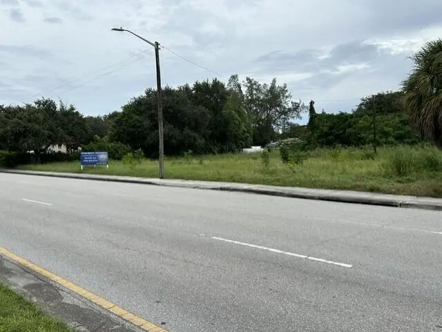 north-west view at 1119 45th Street, Mangonia Park
