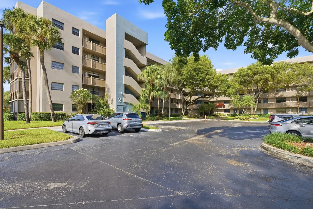 1000 Colony Point Circle 110, Pembroke Pines, FL – photo 2