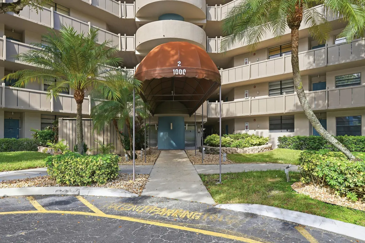 1000 Colony Point Circle 110, Pembroke Pines, FL – photo 4