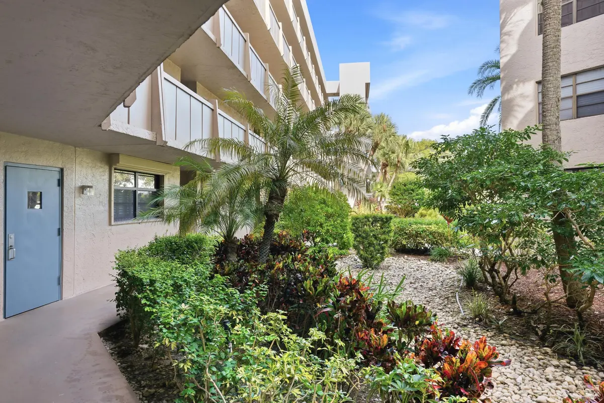 1000 Colony Point Circle 110, Pembroke Pines, FL – photo 5