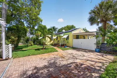 502 49th Street, West Palm Beach – Single Family Residence for rent