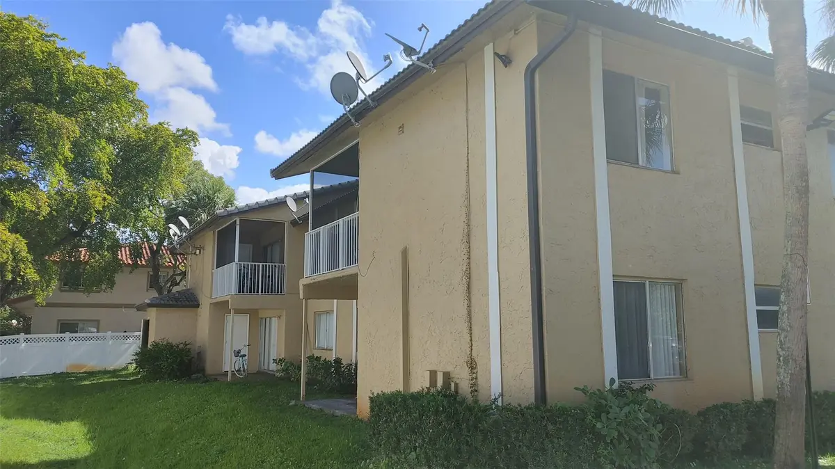 Photo 5 at 11585 NW 44TH Street 11585, Coral Springs