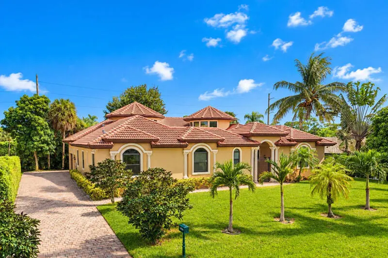 Front Facade at 4190 Gleneagles Drive, Boynton Beach