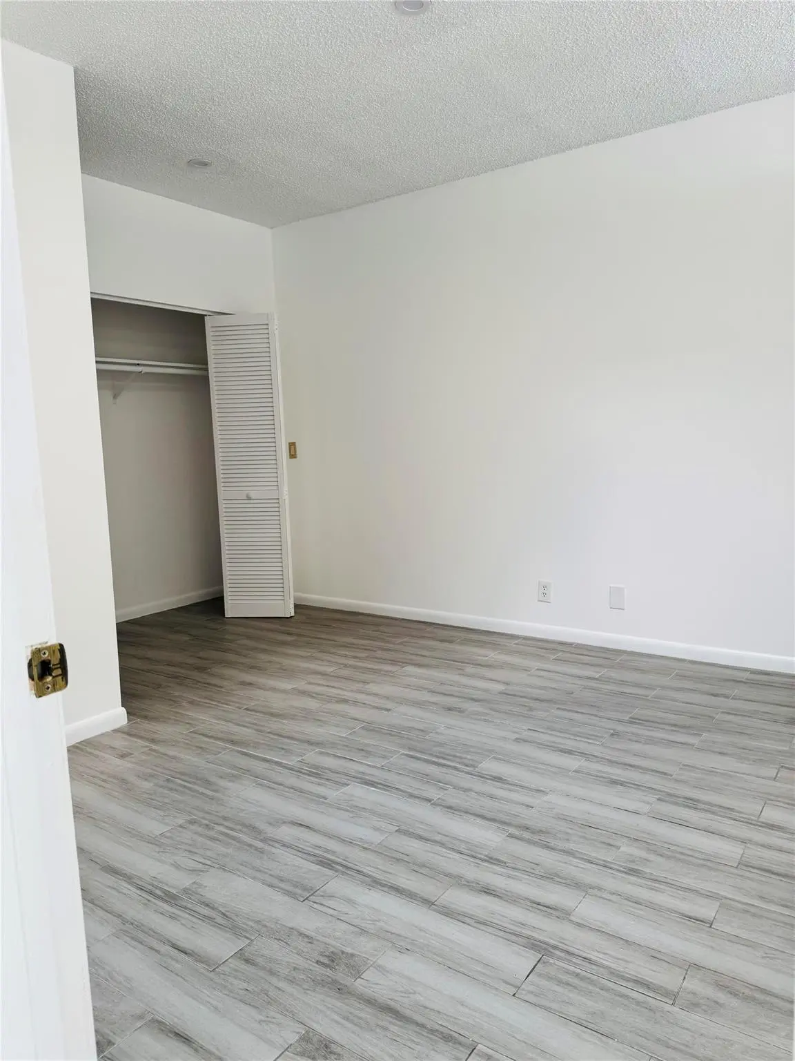 Photo 2 at 229 COMMERCIAL Boulevard 1, Lauderdale-By-The-Sea