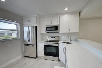 398 W Camino Real 2, Boca Raton – Apartment for rent