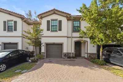 1002 SWEET BRIAR Lane, Riviera Beach – Townhouse for sale