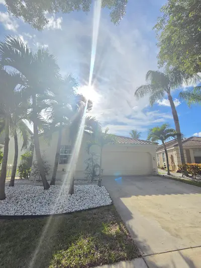 1210 Oakwater Drive, Royal Palm Beach – Single Family Residence for sale