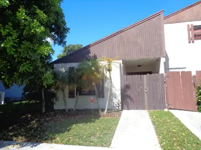 1407 WHITE PINE Drive, Wellington – Villa for rent