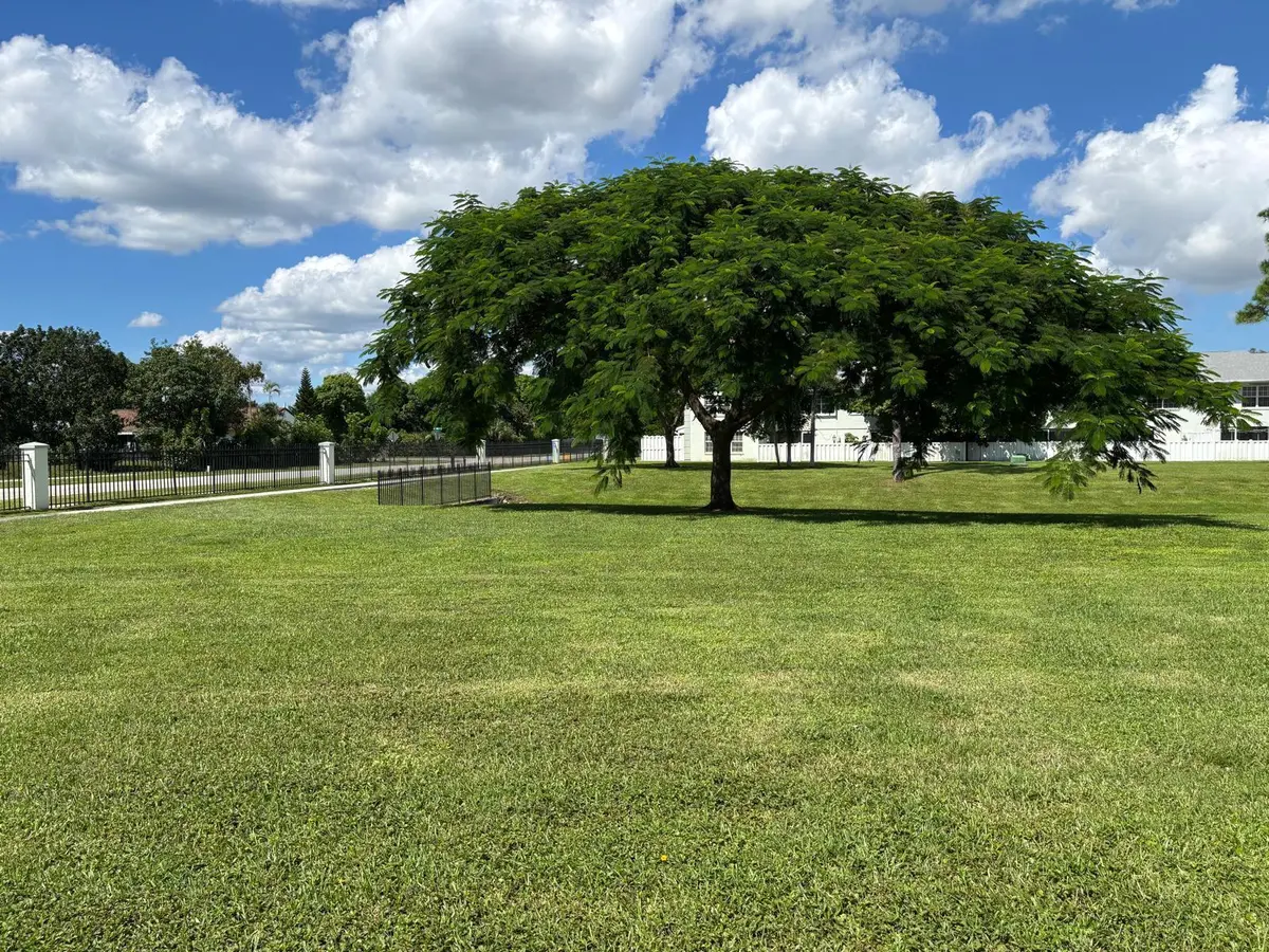View from livingroom at 3676 ALDER Drive E1, West Palm Beach