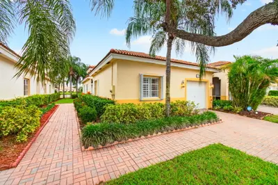 2340 WINDJAMMER Way, West Palm Beach – Villa for sale