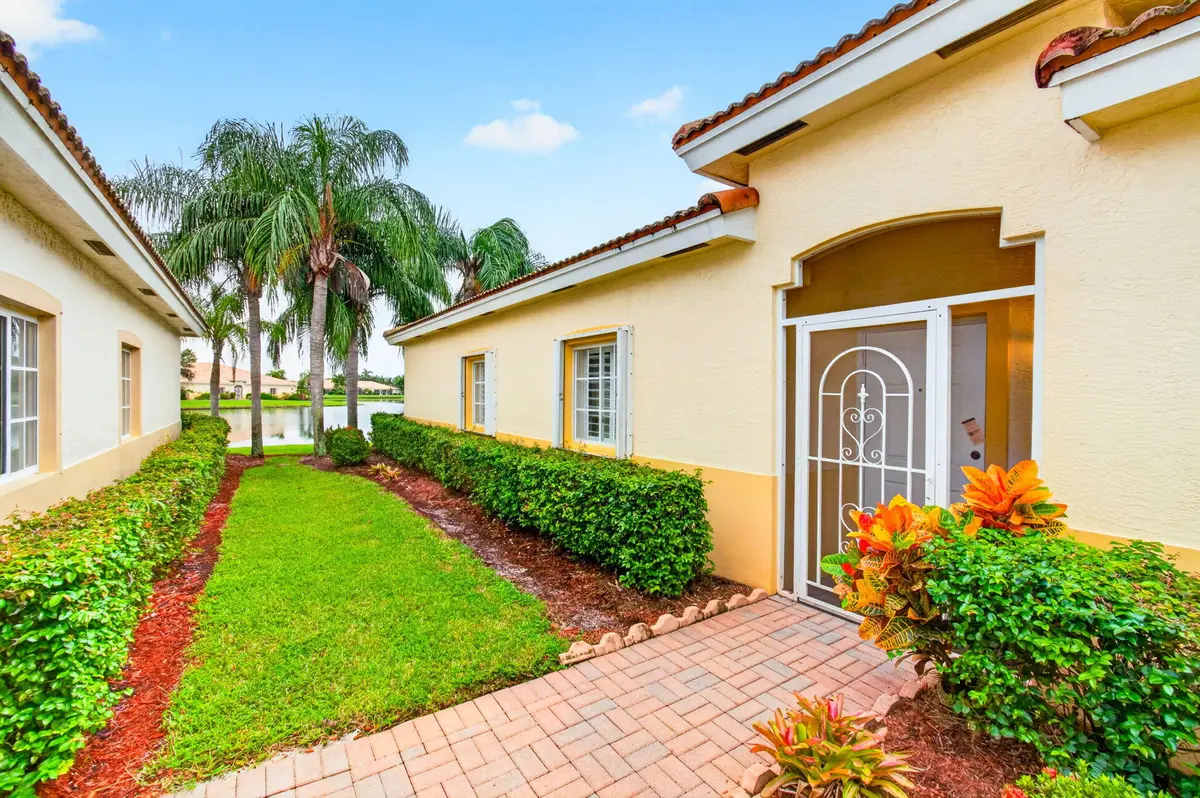Private Side Entrance at 2340 WINDJAMMER Way, West Palm Beach