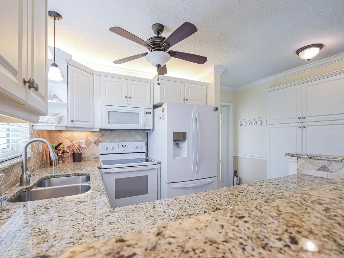 26 PINE ARBOR Lane 201, Vero Beach, FL – photo 4