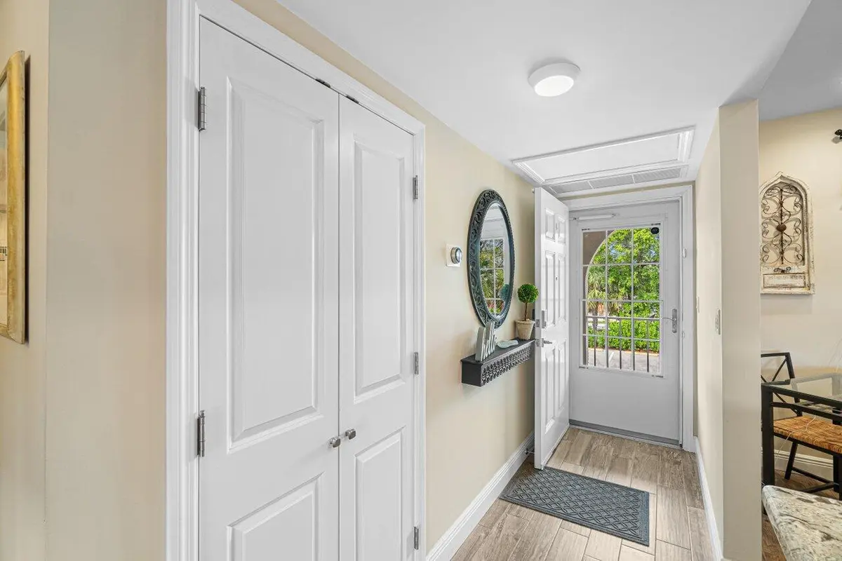 004-250Northeast20thStreet-2300-Boca-FL- at 250 NE 20th Street 230, Boca Raton