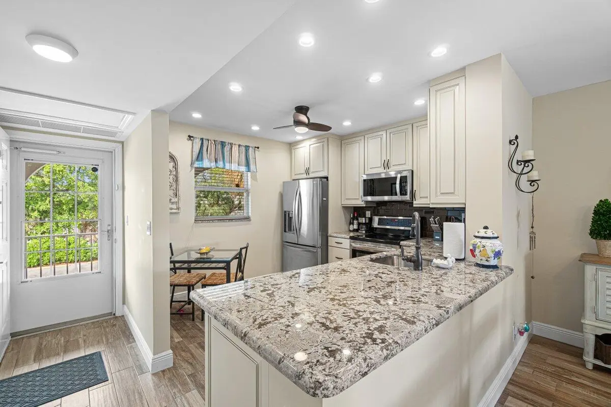 006-250Northeast20thStreet-2300-Boca-FL- at 250 NE 20th Street 230, Boca Raton