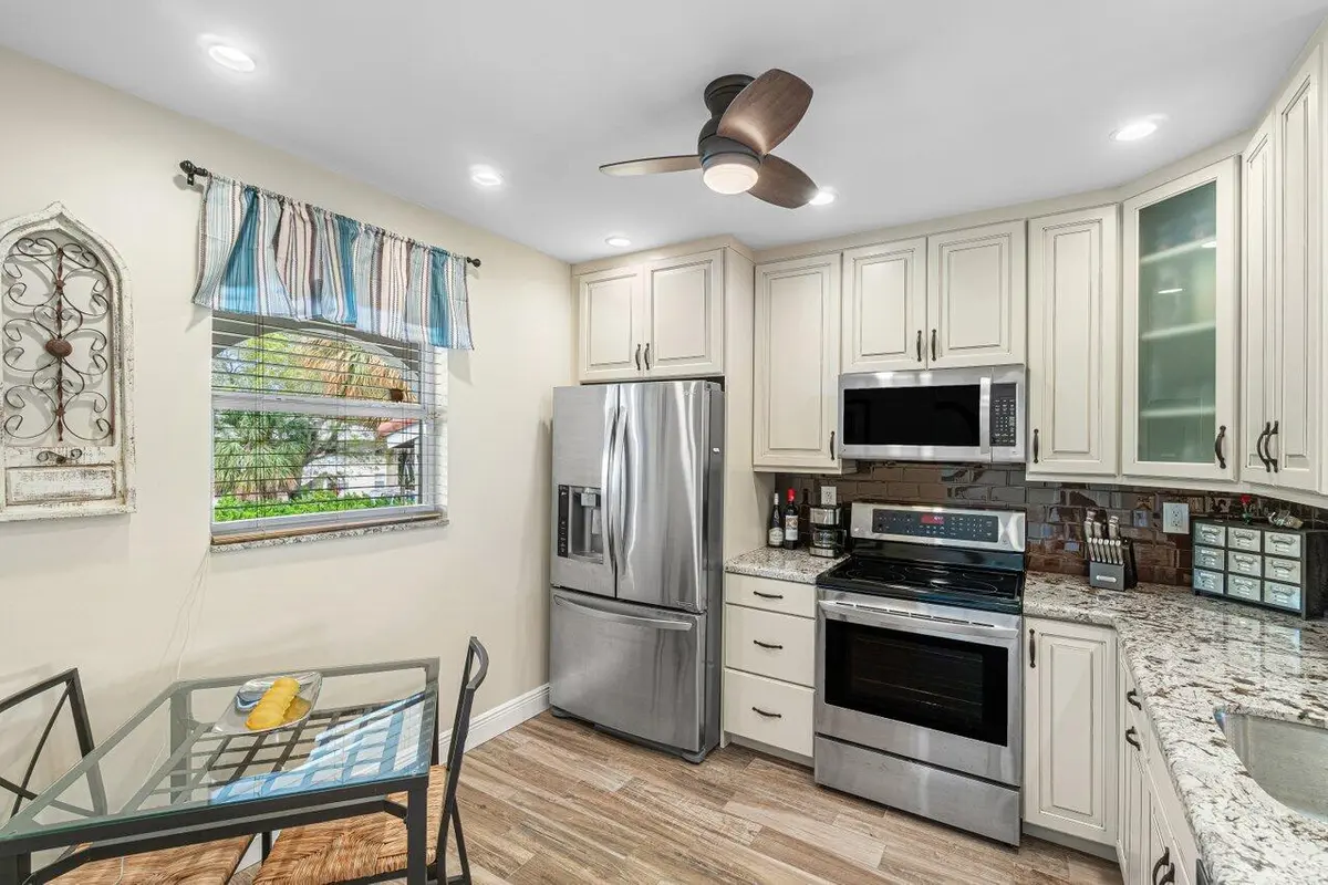008-250Northeast20thStreet-2300-Boca-FL- at 250 NE 20th Street 230, Boca Raton