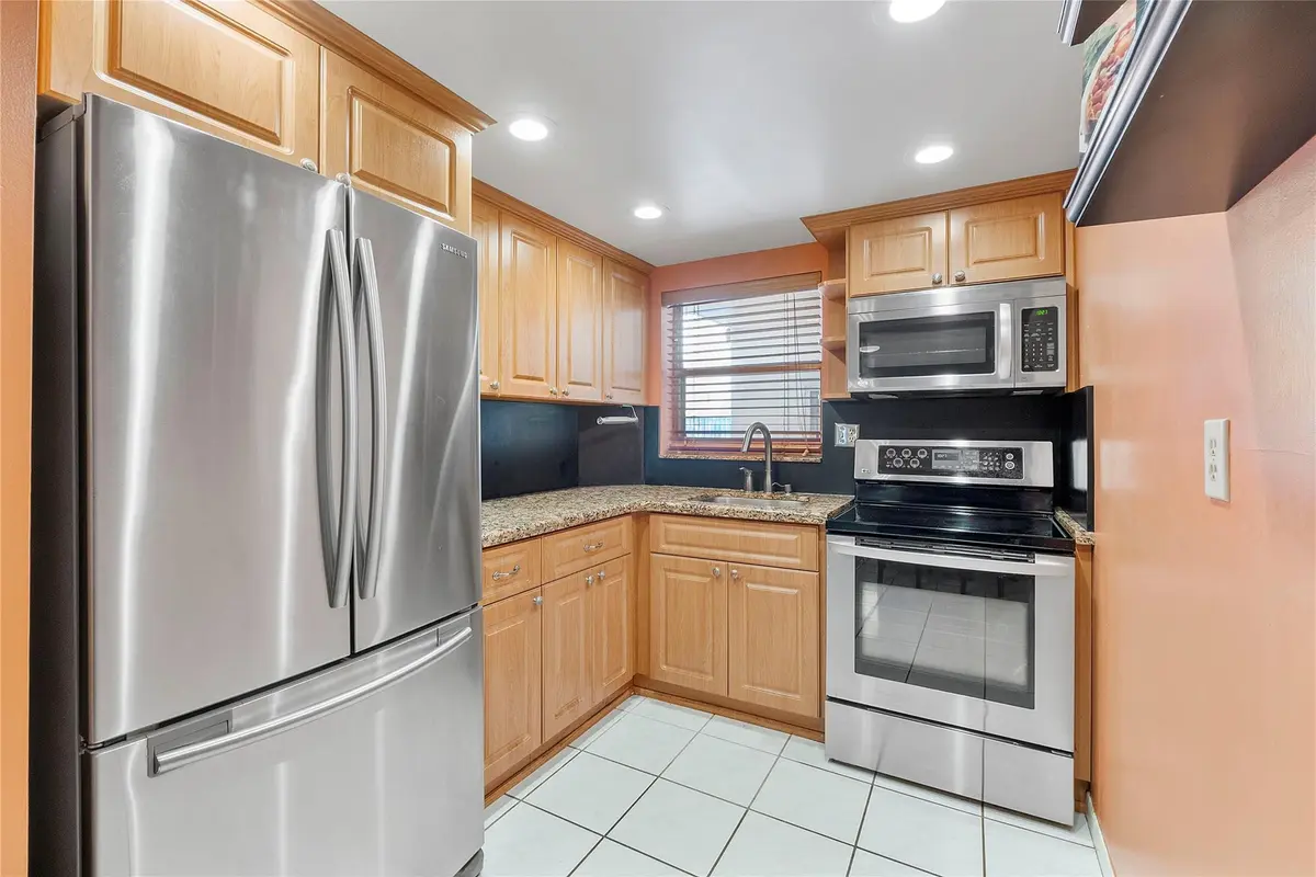 Photo 3 at 1720 JEFFERSON Street 212, Hollywood