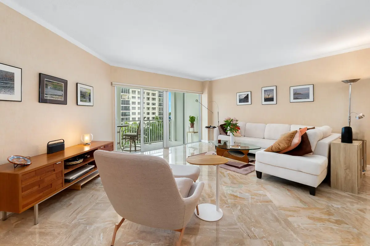 DSC03002 v2 at 1000 Lowry Street 6H, Delray Beach