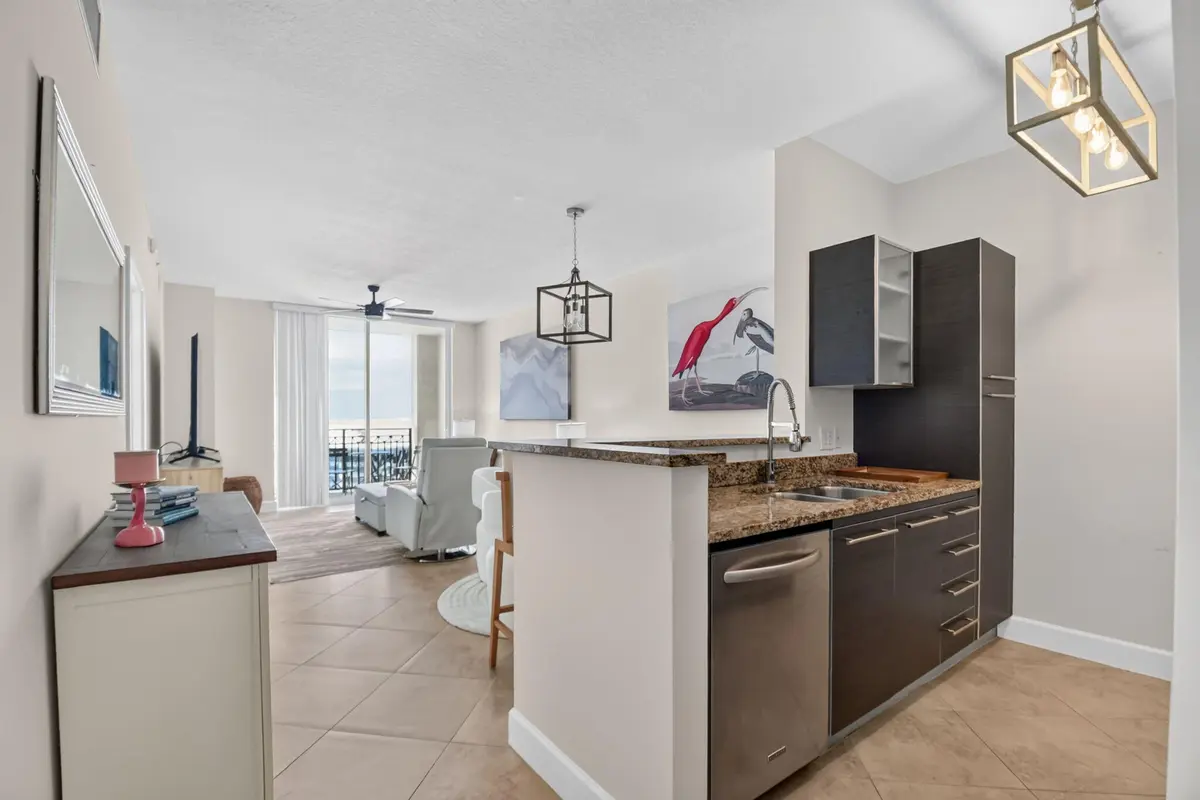 Kitchen at 550 OKEECHOBEE Boulevard 1618, West Palm Beach