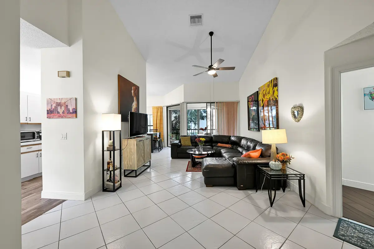 24_0 (28) at 5390 VENETIA Court H, Boynton Beach