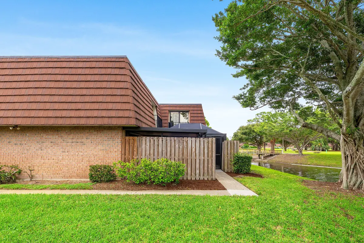 Side View at 1815 18th Lane, Palm Beach Gardens