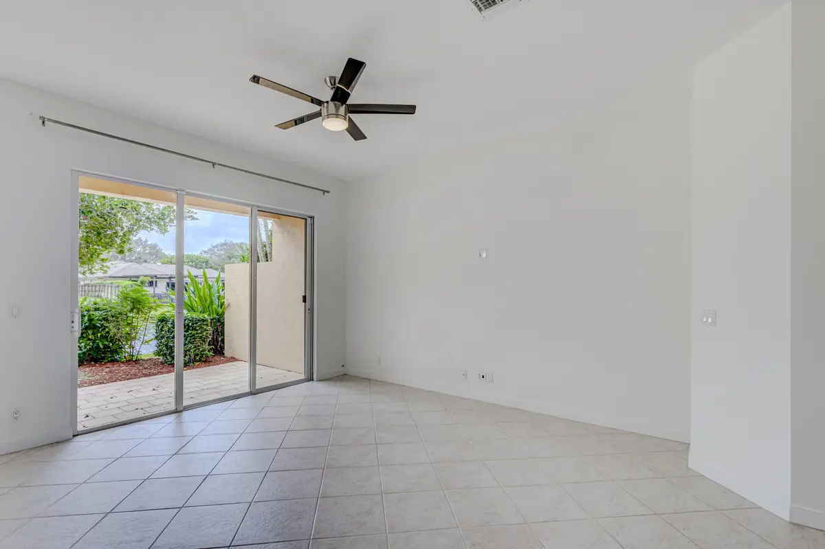 Living room at 402 Commons Way, Palm Beach Gardens