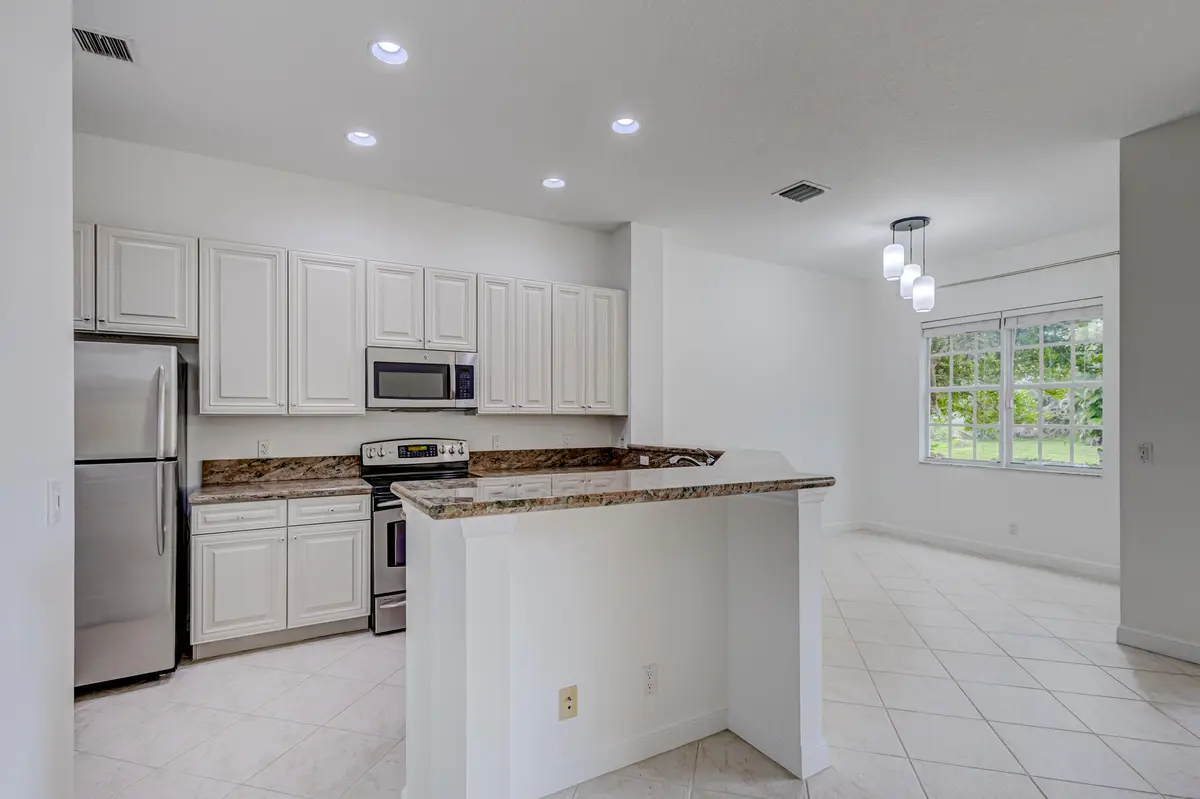Kitchen at 402 Commons Way, Palm Beach Gardens