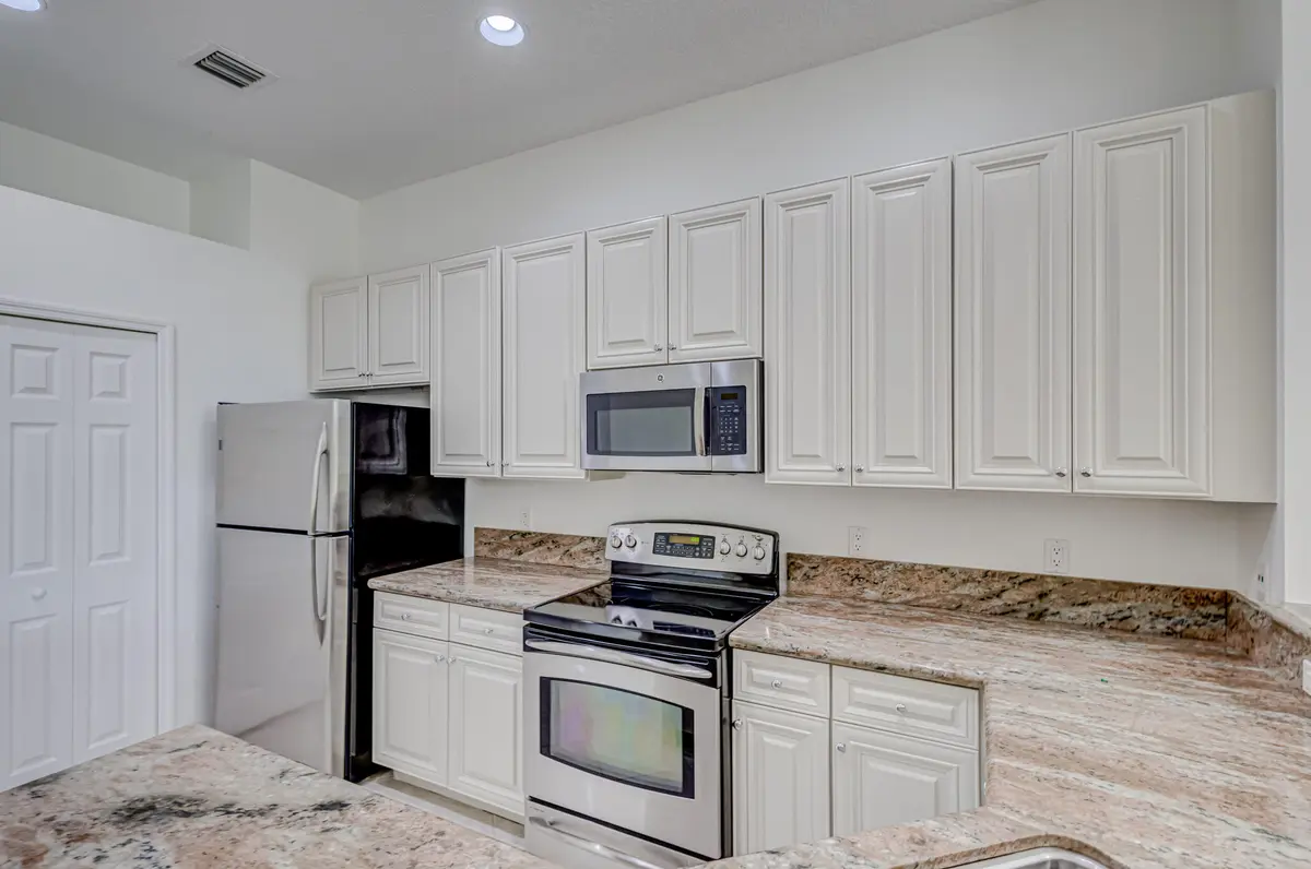 Kitchen at 402 Commons Way, Palm Beach Gardens