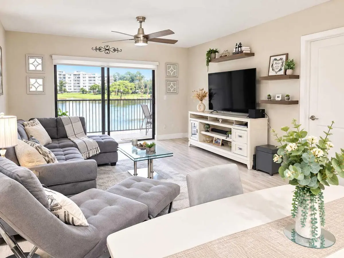 living room at 6475 W OAKLAND PARK Boulevard 209, Lauderhill