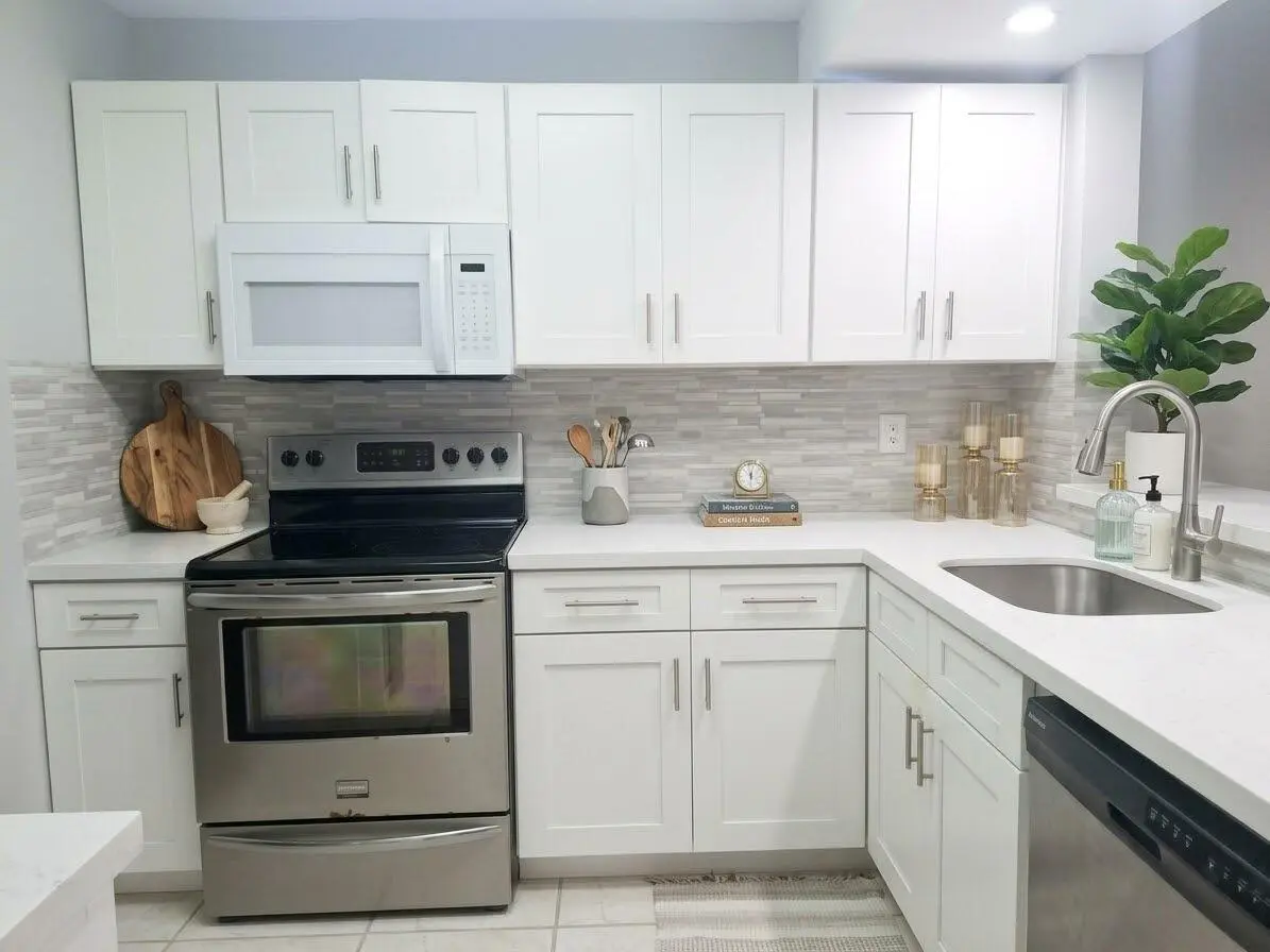 kitchen 2 at 6475 W OAKLAND PARK Boulevard 209, Lauderhill