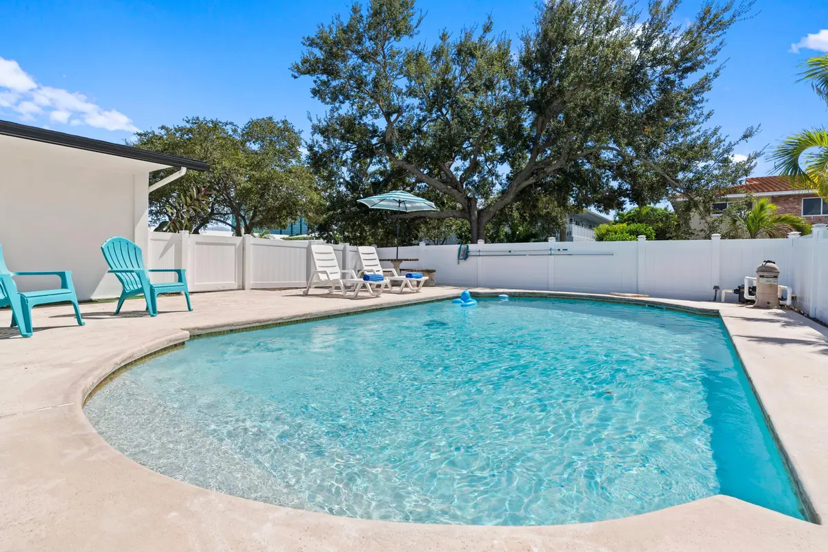5 (1) at 2121 NE 51st Court, Fort Lauderdale