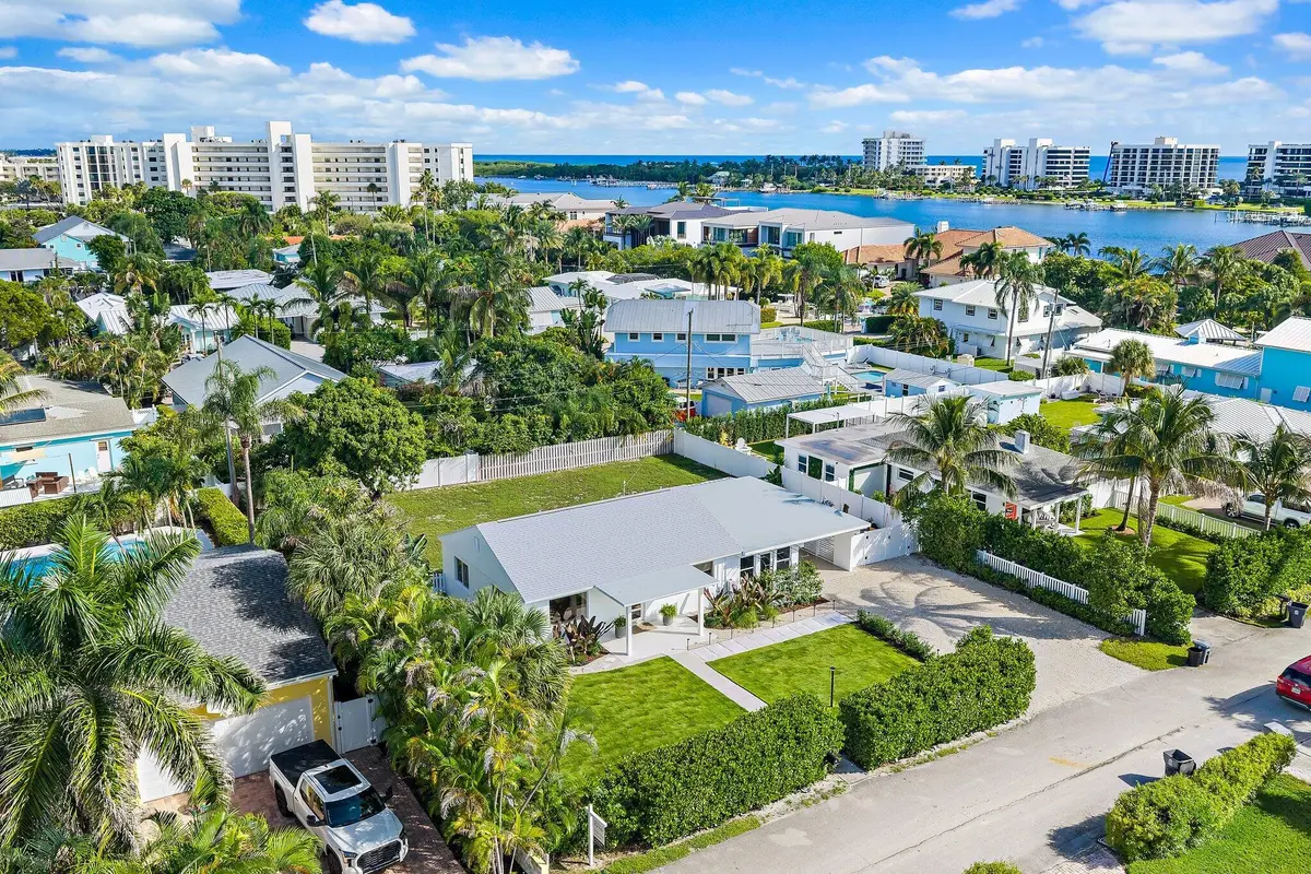 Coastal Living at 3437 Palm Court, Jupiter