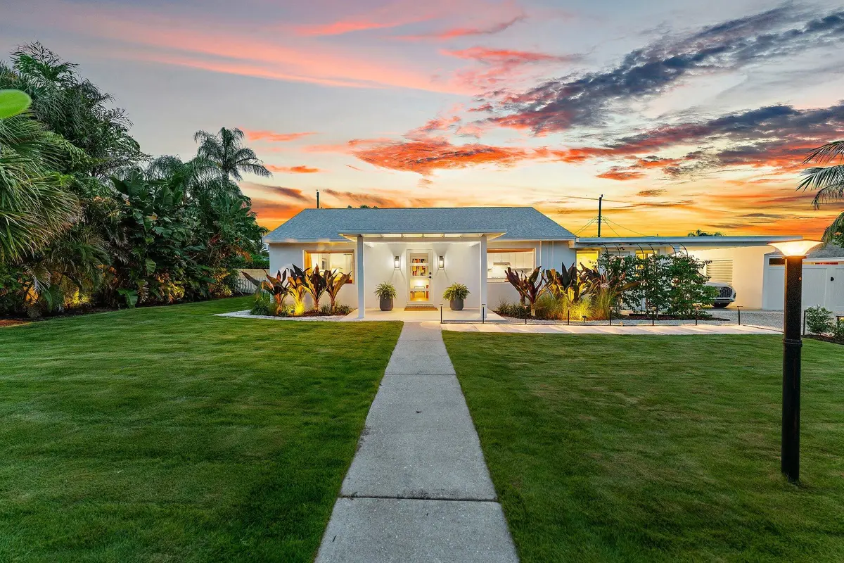Large Yard w/ Landscape Lighting at 3437 Palm Court, Jupiter