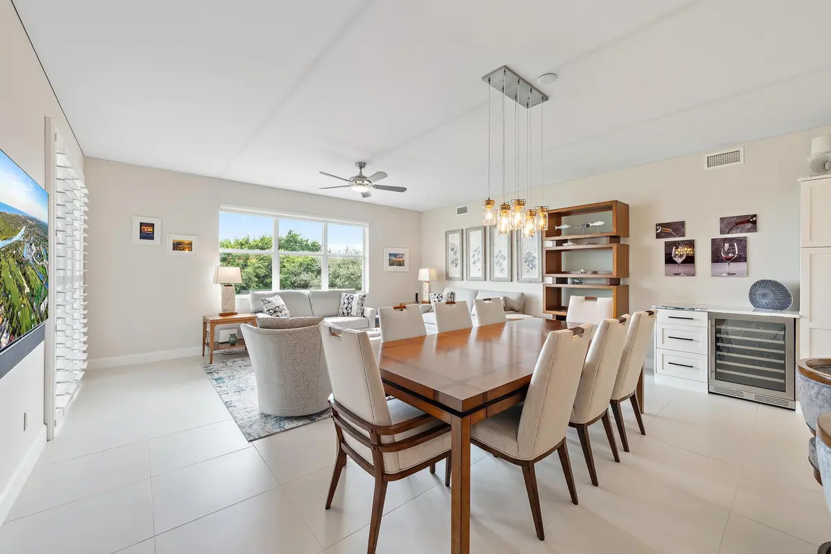 Light and bright interiors at 844 Bay Colony Drive, Juno Beach