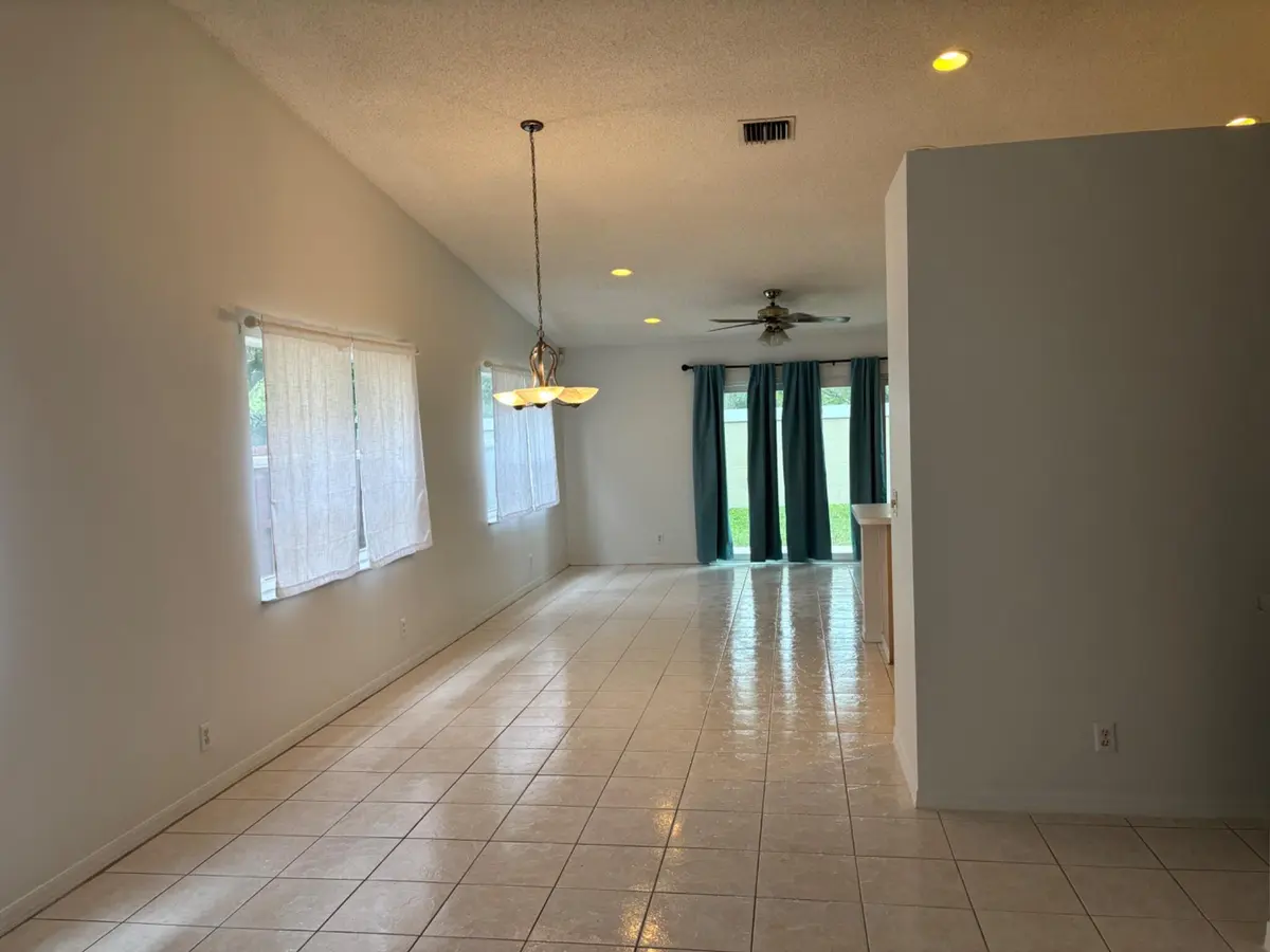 4262 NW 1ST Place, Deerfield Beach, FL – photo 2