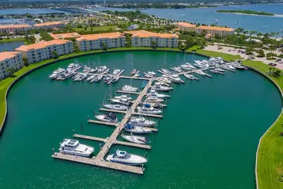 11 HARBOUR ISLE Drive 201, Fort Pierce – Condominium for sale
