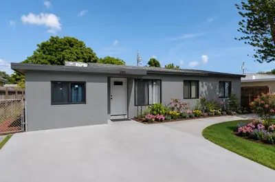 2101 WELLINGTON Road, West Palm Beach – Single Family Residence for sale