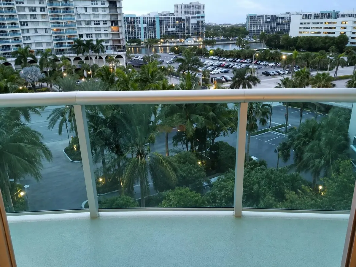 Imagen de ChatGPT 2 oct 2026, 13_51_17-1 at 3801 S OCEAN Drive 7Q, Hollywood