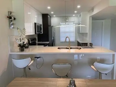 305 K at 565 OAKS Lane 305, Pompano Beach