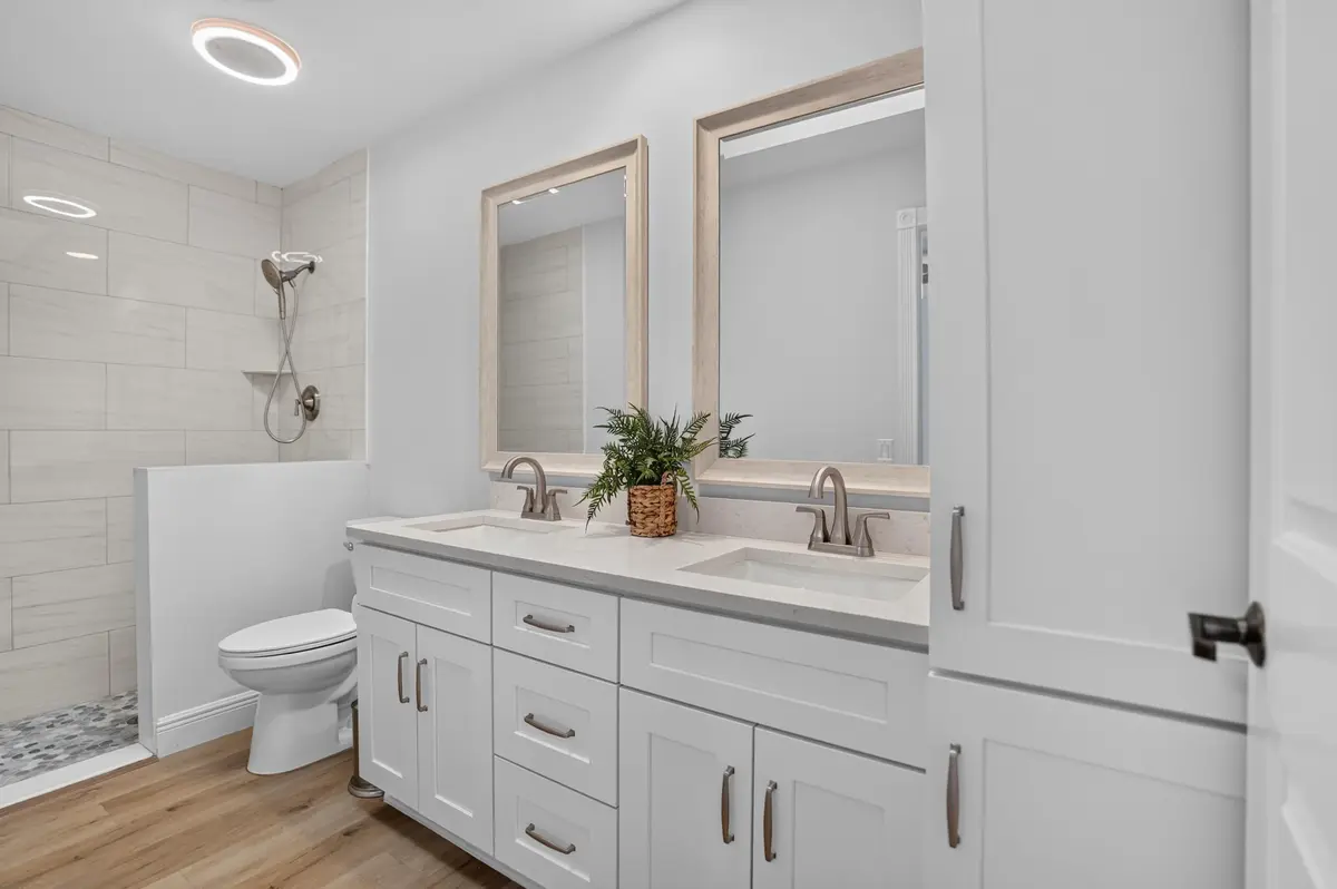 Primary bath at 9197 Sun Terrace Circle A, Palm Beach Gardens