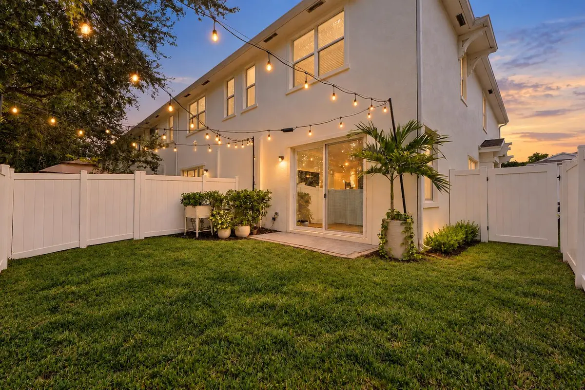 Twilight 2 at 4567 Hollister Avenue, Lake Worth