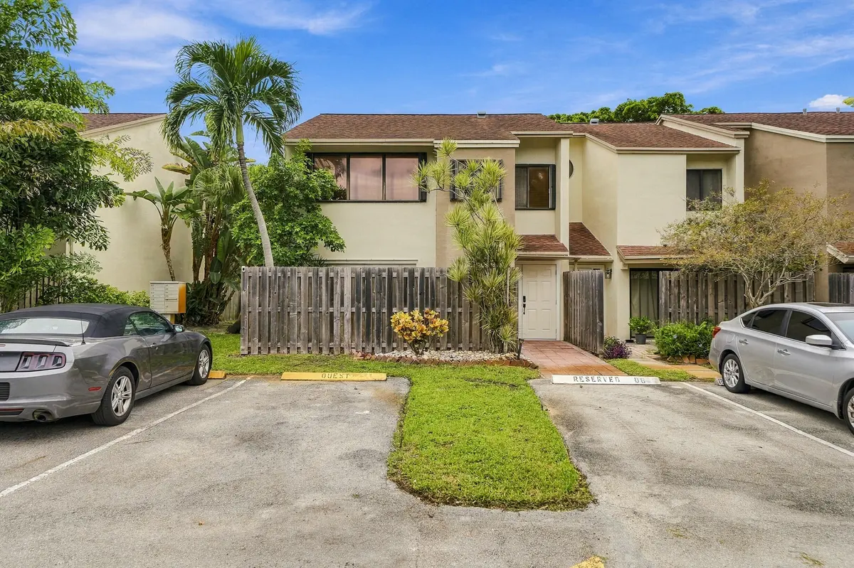 Photo 3 at 341 City View Drive, Fort Lauderdale