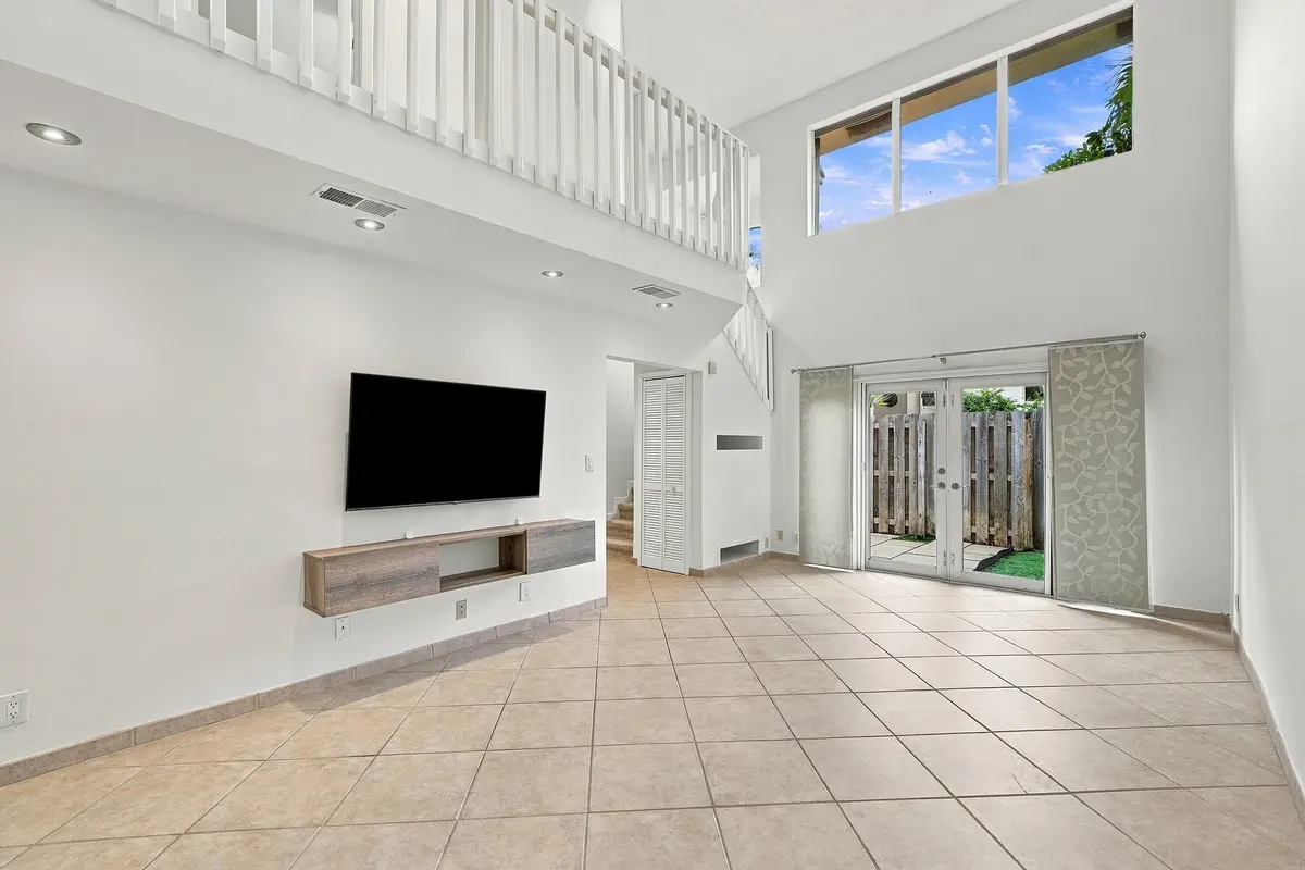 Photo 5 at 341 City View Drive, Fort Lauderdale